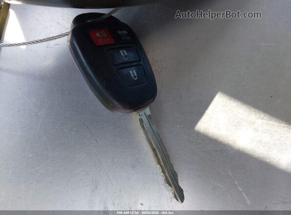 5YFBURHE4HP674655 2017 TOYOTA COROLLA White Widok deski rozdzielczej