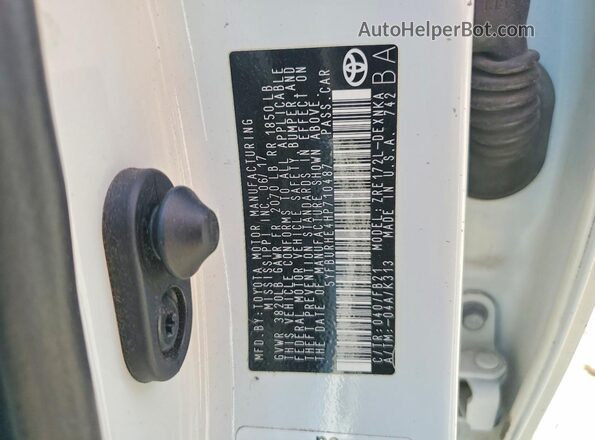5YFBURHE4HP710487 2017 TOYOTA COROLLA White Engine compartment view