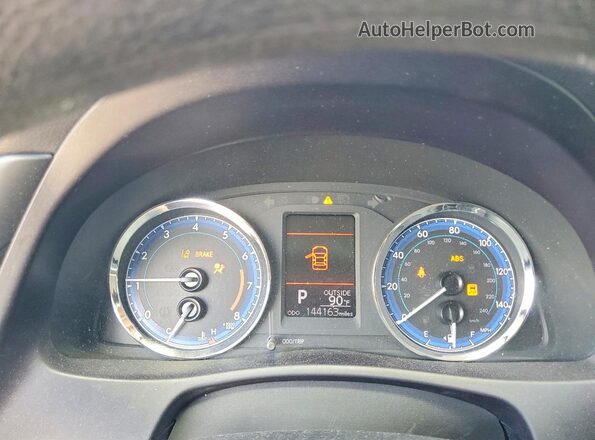 5YFBURHE4JP787723 2018 TOYOTA COROLLA White ხელსაწყოთა პანელის ხედი