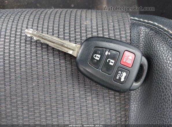 5YFBURHE4KP864303 2019 TOYOTA COROLLA Серый Вид панели приборов
