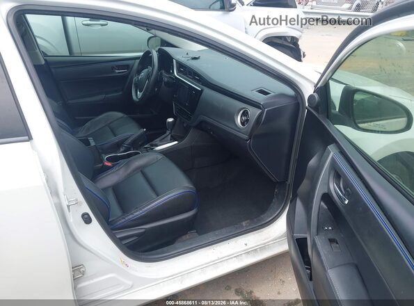 5YFBURHE6HP725055 2017 TOYOTA COROLLA Белый Вид салона спереди