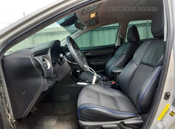 5YFBURHE6KP913405 2019 TOYOTA COROLLA Silver Вид салону спереду