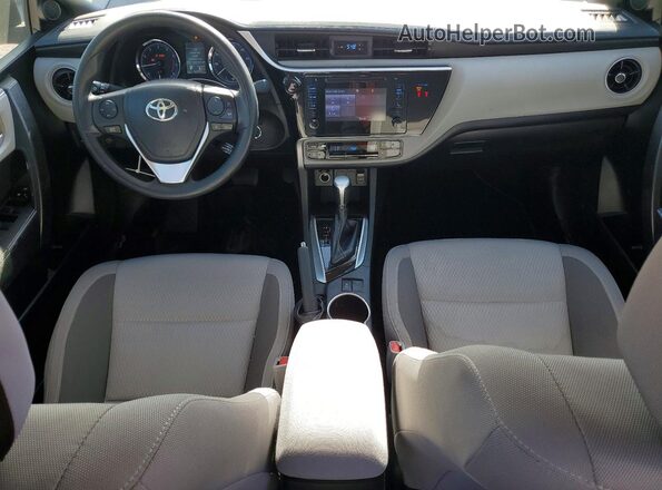 5YFBURHE8JP810985 2018 TOYOTA COROLLA Gray Widok deski rozdzielczej