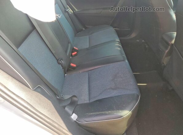 5YFBURHE9GP433656 2016 TOYOTA COROLLA White Widok tylnych siedzeń