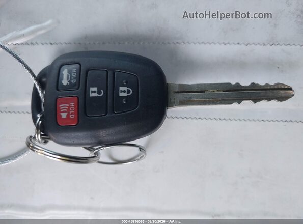 5YFBURHE9KP858030 2019 TOYOTA COROLLA Белый Вид панели приборов