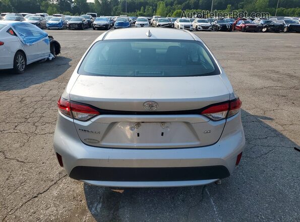 5YFEPMAE0NP303635 2022 TOYOTA COROLLA Silver Widok z tyłu