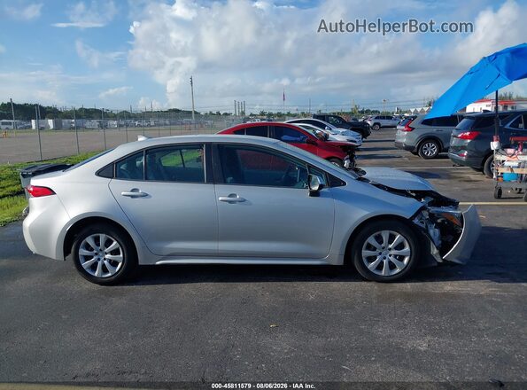 5YFEPMAE2MP205687 2021 TOYOTA COROLLA Silver Rear interior view