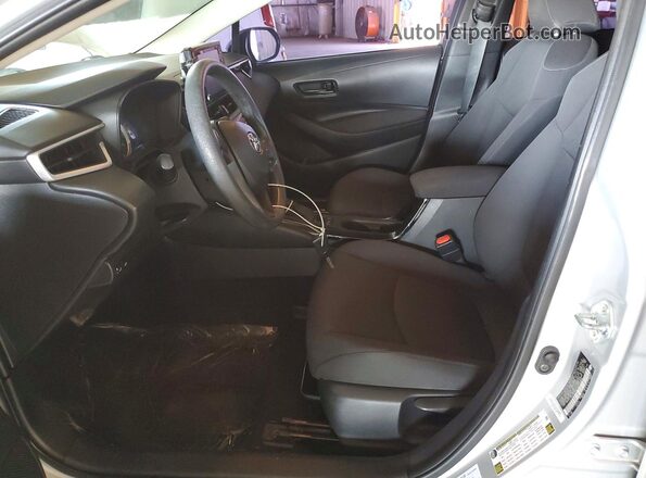 5YFEPMAE4NP273586 2022 TOYOTA COROLLA Silver Front interior view