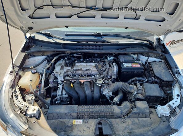 5YFEPMAE4NP338663 2022 TOYOTA COROLLA White Widok wnętrza z tyłu