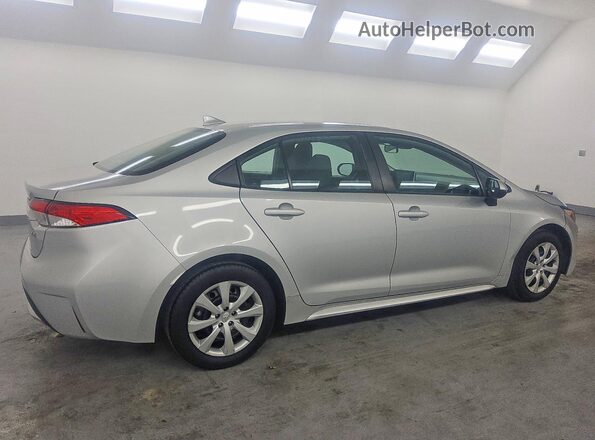 5YFEPMAE6MP206986 2021 TOYOTA COROLLA Серебряный Задняя правая четверть