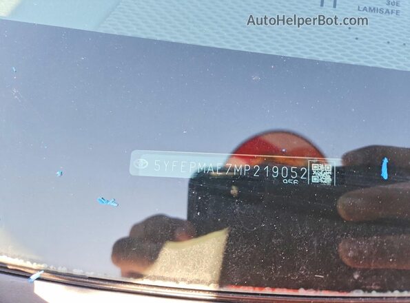 5YFEPMAE7MP219052 2021 TOYOTA COROLLA Silver Engine compartment view