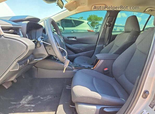 5YFEPMAE7MP222369 2021 TOYOTA COROLLA Silver Widok wnętrza z przodu