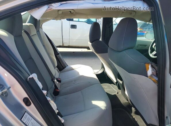 5YFEPMAE7NP329262 2022 TOYOTA COROLLA Silver Widok tylnych siedzeń