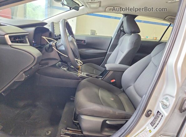 5YFEPMAE8NP367745 2022 TOYOTA COROLLA Silver Vista interior delantera