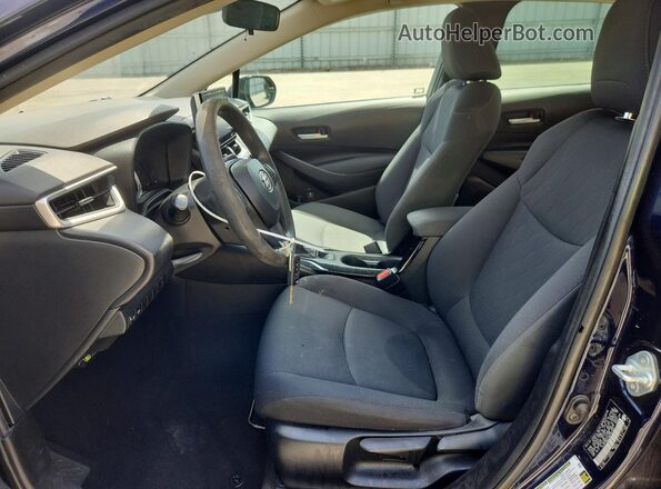 5YFEPMAE9MP227024 2021 TOYOTA COROLLA Синий Вид салона спереди