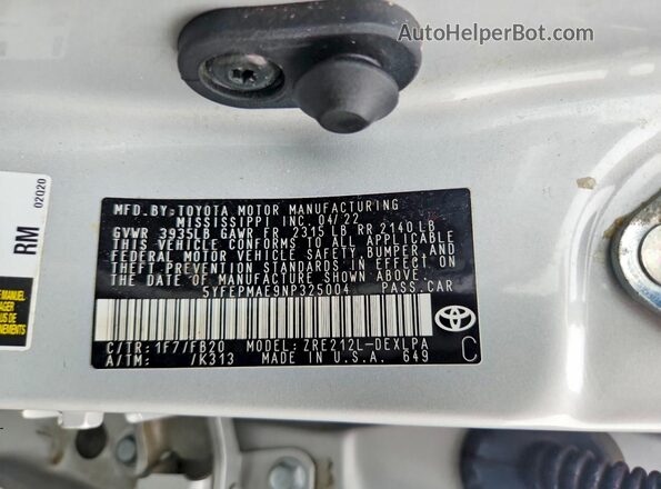 5YFEPMAE9NP325004 2022 TOYOTA COROLLA Silver Vista de la etiqueta del VIN