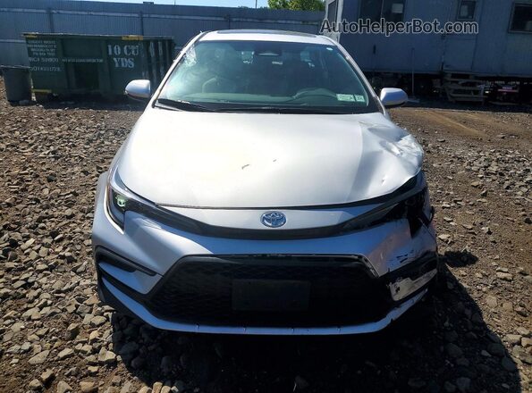 5YFP4MCE1SP218572 2025 TOYOTA COROLLA Серебряный Вид спереди