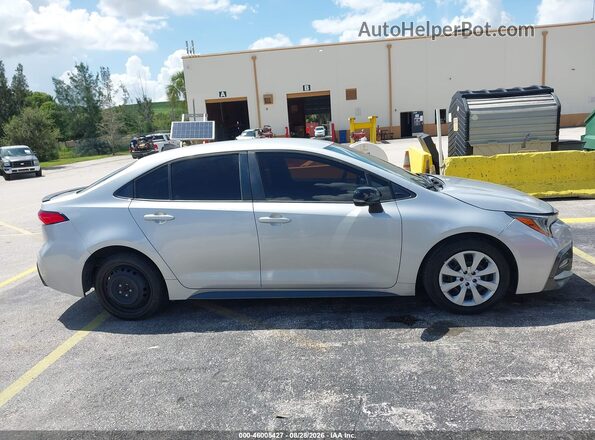 5YFS4RCE1LP031566 2020 TOYOTA COROLLA Silver Widok wnętrza z tyłu