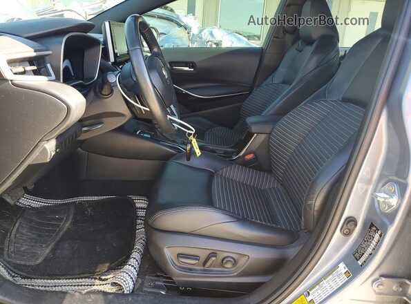 5YFT4RCE4LP037351 2020 TOYOTA COROLLA Серебряный Вид салона спереди