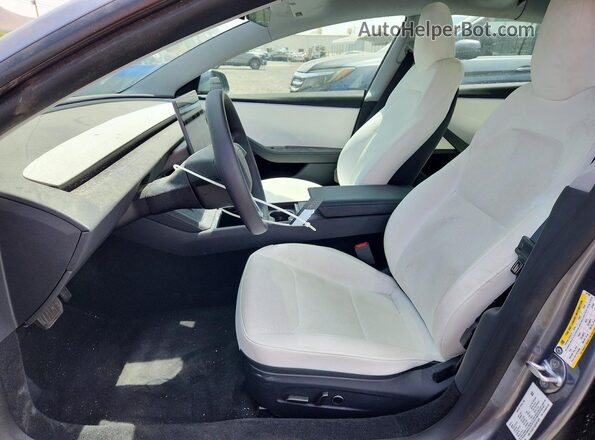 5YJ3E1EA0SF041609 2025 TESLA MODEL Gray Widok wnętrza z przodu