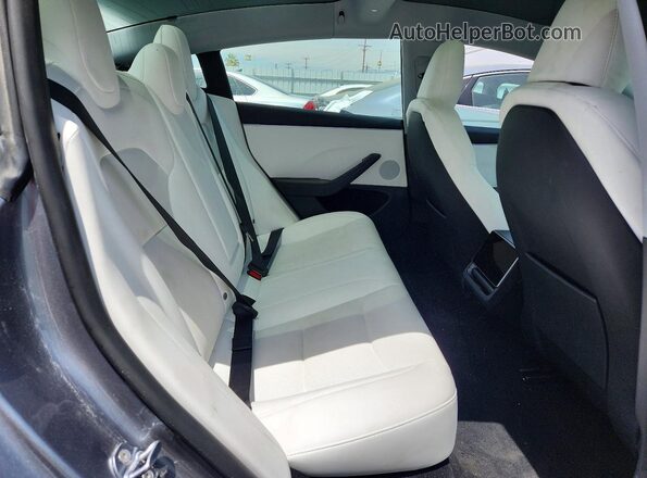 5YJ3E1EA0SF041609 2025 TESLA MODEL Gray Widok tylnych siedzeń