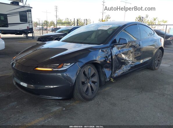 5YJ3E1EA1SF050464 2025 TESLA MODEL 3 Gray Առջևի ձախ երեք քառորդ տեսարան