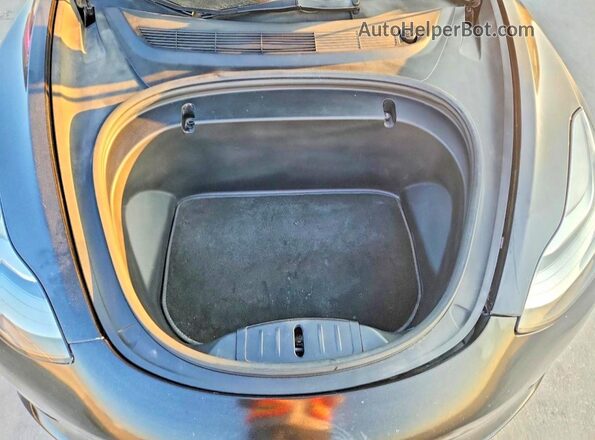 5YJ3E1EA2JF172376 2018 TESLA MODEL Black Rear interior view