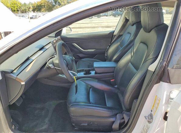 5YJ3E1EA2KF482450 2019 TESLA MODEL White Vista interior delantera