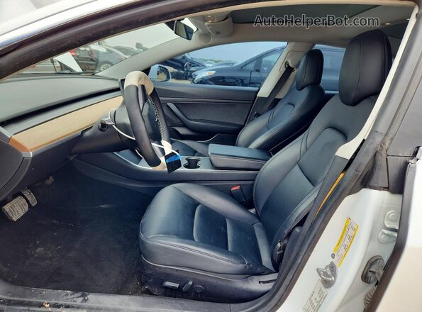 5YJ3E1EA2LF590598 2020 TESLA MODEL White Widok wnętrza z przodu