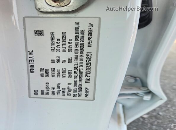 5YJ3E1EA2LF785231 2020 TESLA MODEL White Widok komory silnika
