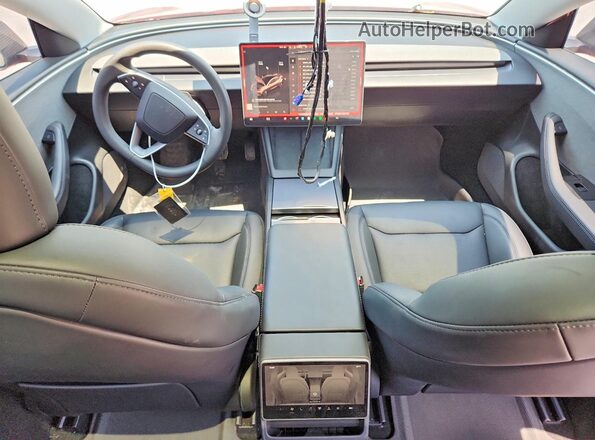 5YJ3E1EA2RF844867 2024 TESLA MODEL Red Widok deski rozdzielczej