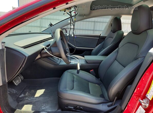 5YJ3E1EA2RF844867 2024 TESLA MODEL Red Widok wnętrza z przodu