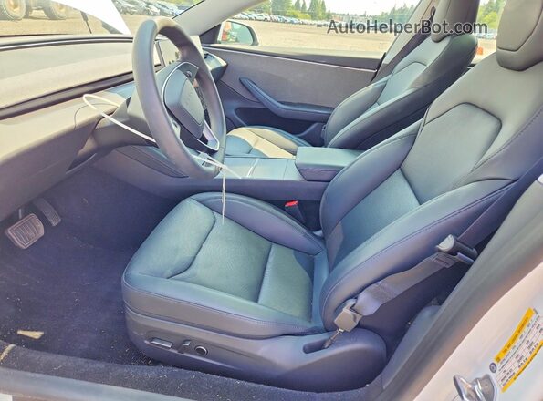 5YJ3E1EA3SF019930 2025 TESLA MODEL Белый Вид салона спереди