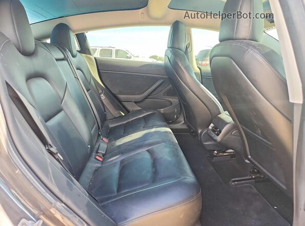 5YJ3E1EA4JF022012 2018 TESLA MODEL Gray Vista de los asientos traseros