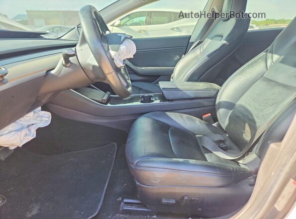 5YJ3E1EA4JF022012 2018 TESLA MODEL Gray Vista interior delantera
