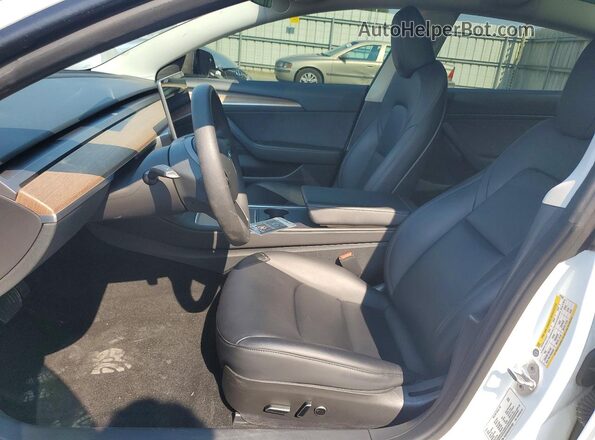 5YJ3E1EA4PF577969 2023 TESLA MODEL White წინა სალონის ხედი