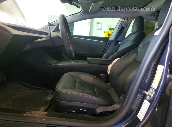 5YJ3E1EA4RF830114 2024 TESLA MODEL Gray Vista interior delantera