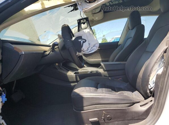 5YJ3E1EA6NF242550 2022 TESLA MODEL White Front interior view