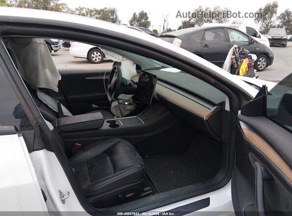 5YJ3E1EA6NF295717 2022 TESLA MODEL 3 White Widok wnętrza z przodu