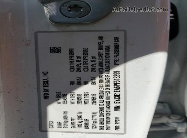 5YJ3E1EA6PF513299 2023 TESLA MODEL White Widok komory silnika