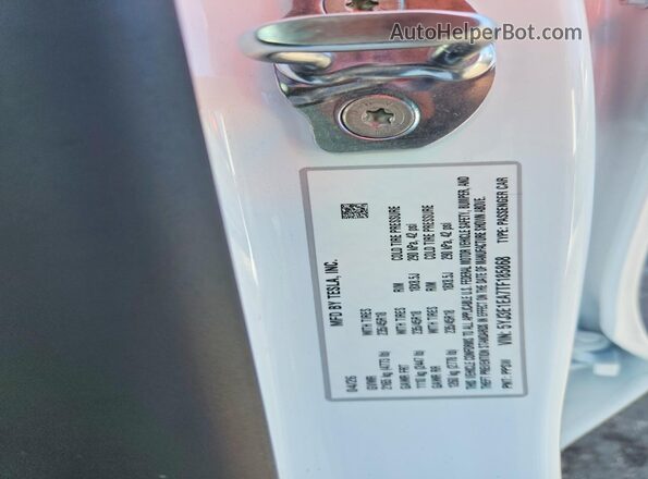 5YJ3E1EA7TF185868 2026 TESLA MODEL White Widok komory silnika