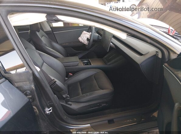 5YJ3E1EA9SF883932 2025 TESLA MODEL 3 Gray Вид салону спереду