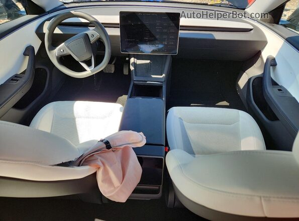 5YJ3E1EB0SF064946 2025 TESLA MODEL Black Widok deski rozdzielczej