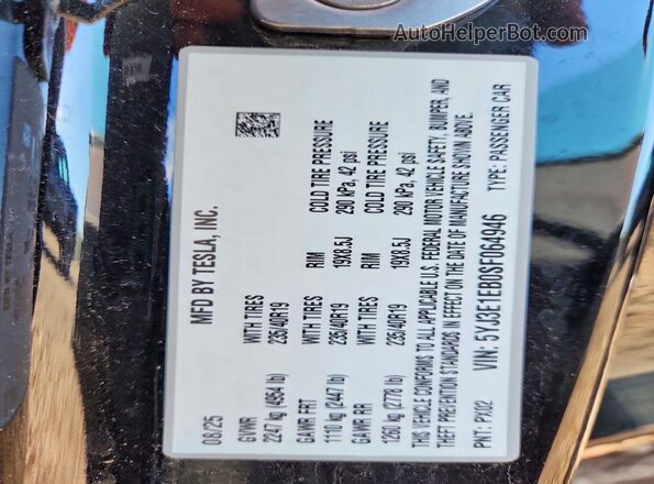 5YJ3E1EB0SF064946 2025 TESLA MODEL Black Widok komory silnika