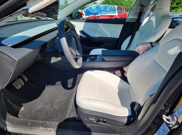 5YJ3E1EB0SF064946 2025 TESLA MODEL Black Widok wnętrza z przodu