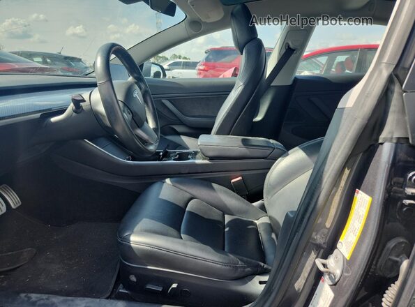 5YJ3E1EB1JF082936 2018 TESLA MODEL Gray Front interior view