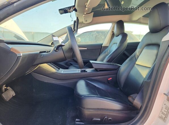 5YJ3E1EB1MF065638 2021 TESLA MODEL White Vista interior delantera