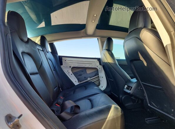 5YJ3E1EB1MF065638 2021 TESLA MODEL White Vista de los asientos traseros