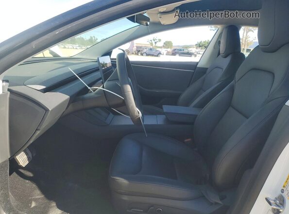 5YJ3E1EB1SF960608 2025 TESLA MODEL Белый Вид салона спереди
