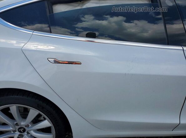 5YJ3E1EB2LF667396 2020 TESLA MODEL White Vista de los asientos traseros